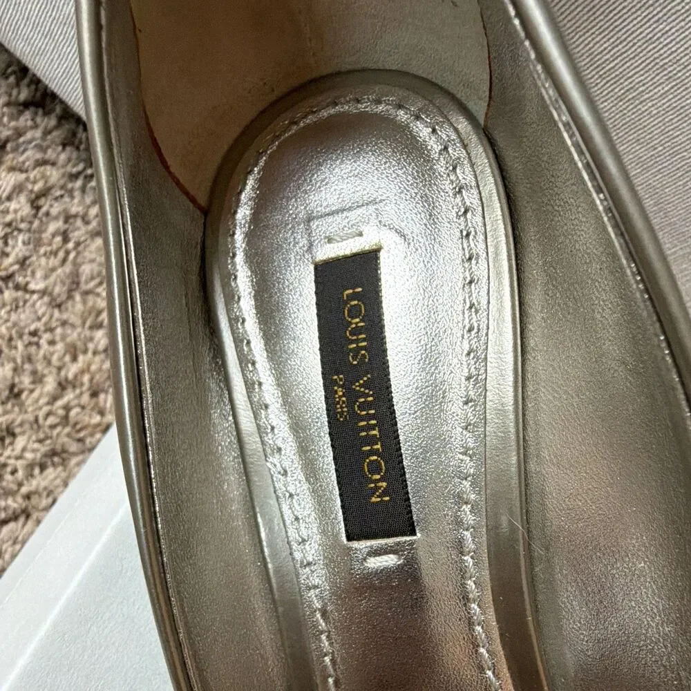 ⁠Louis Vuitton Metallic Silver Leather Almond Toe Kitten Heel Pumps EU 37 US 7